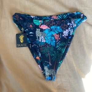 Skatie salty bottom in paradise print